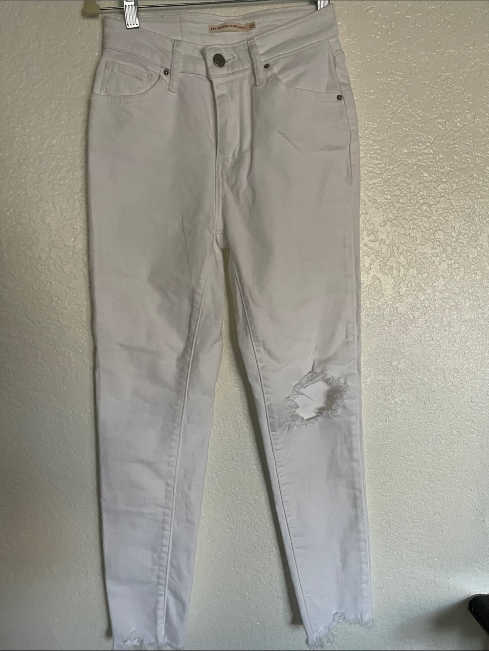 Levi's Women's White Skinny Jeans with Distressed Knee